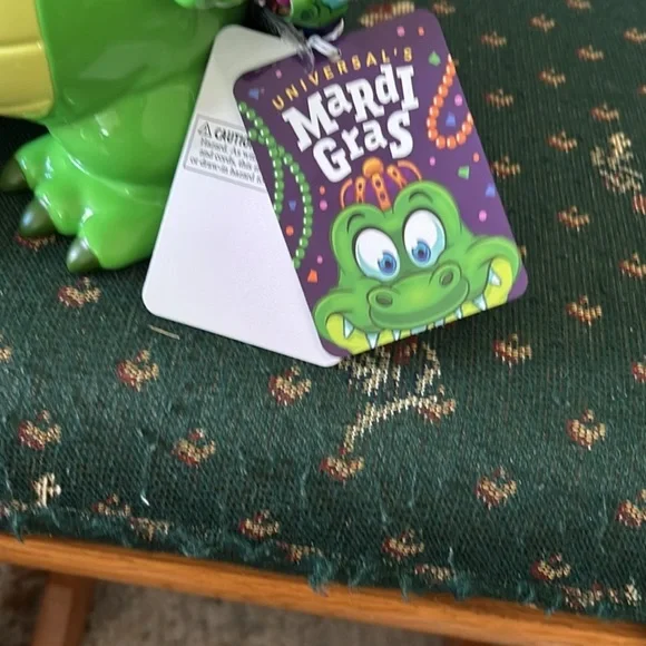 Universal Green and Yellow Alligator Popcorn Bucket - Picture 8 of 10